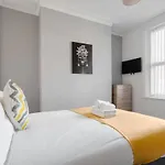 Huge 7 Bed Home For Groups
