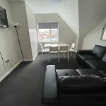 Hosted By Ryan - 3 Bedroom Penthouse Apartment