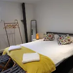 Super Size Static Duplex Barge 3 Double Bedrooms Plus 3 Triple Bedrooms All With Modern En-Suites