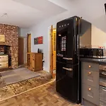 Anfield Cottage - Air Host & Stay - Historic Anfield Experience
