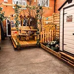 Elegant 2 Bed With Hot Tub And A Host Of Amenities