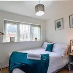 2-Bedroom Apartment Close To City Center With Free Parking By Neofinixdotcom