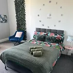 Green Lodge-Room-21