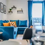 New! Pristine 2-Bed Flat On Liverpool By 53 Degrees Property, Amazing Location, Sleeps 6!