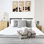 3 Bedroom House Near Liverpool Football Stadium