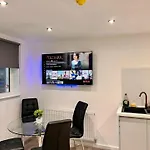 Impeccable 2-Bed Apartment-En-Suite