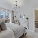 Luxury New Home With Gym & Hot Tub Near Sefton Park & City Centre