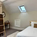 1 Min To Everton Fc Free Parking, Farmhouse Chic