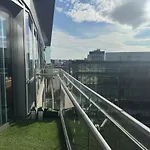 Balcony 60 Inch Tv Penthouse City Centre With Views
