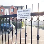 Beautiful Central 2 Bedroom Apt Free Parking