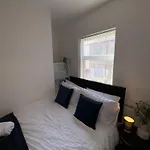 Spacious House - Contractors And Groups Welcome!
