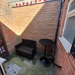 Let It Bnb Retreat , Anfield, Beatles Themed