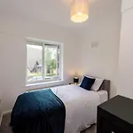 Spacious 3-Bed By Beatles Attractions & Transport