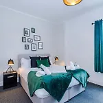 Great 3-Bed Home By 53 Degrees Property, Great For Groups & Business!