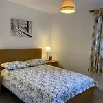 Central Stylish 2Bedroom Apt With Free Parking
