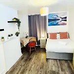 City Centre Apartment With Tennis Table