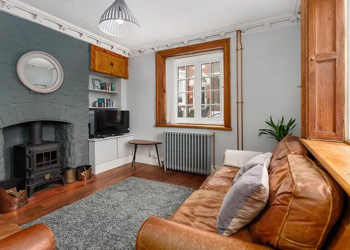 Anfield Cottage - Air Host & Stay - Historic Anfield Experience