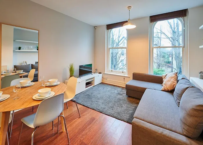 Host & Stay - The Ivanhoe Retreat