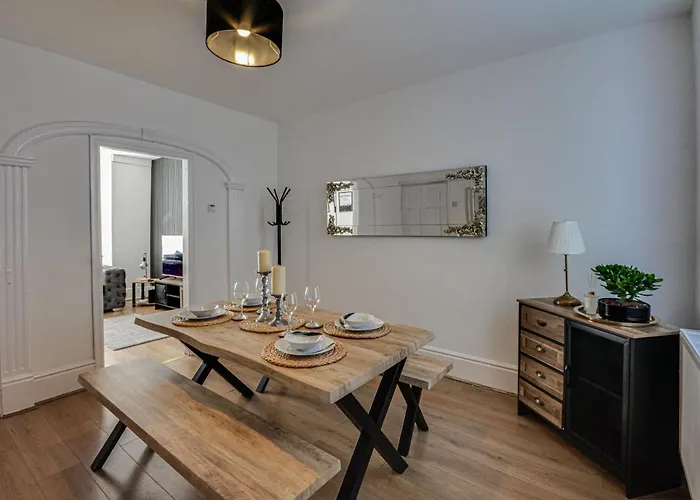 Stay With Alexandra 2 Free Parking - High Speed Free Wifi