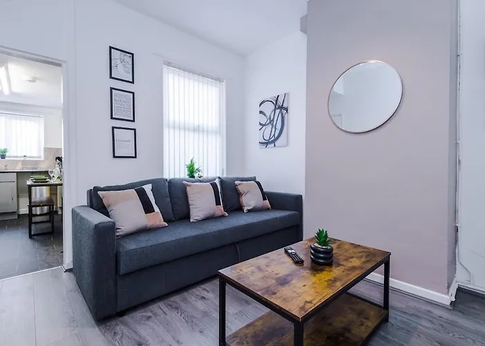 Stylish Three Bedroom House In Liverpool By Eason Stays, Ideal For For Weekend Getaways & Business Travellers - With Free Parking!