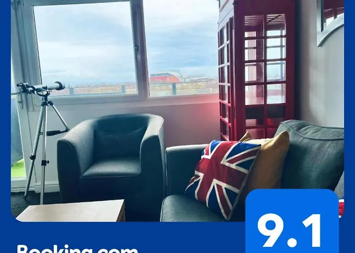 Unique View Of Anfield Stadium - Charming 2 Bedroom Apartment In Liverpool With Parking