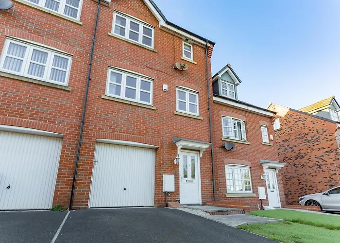 Spacious Contractor House For Large Groups - Private Parking By Liverpool Short Stay