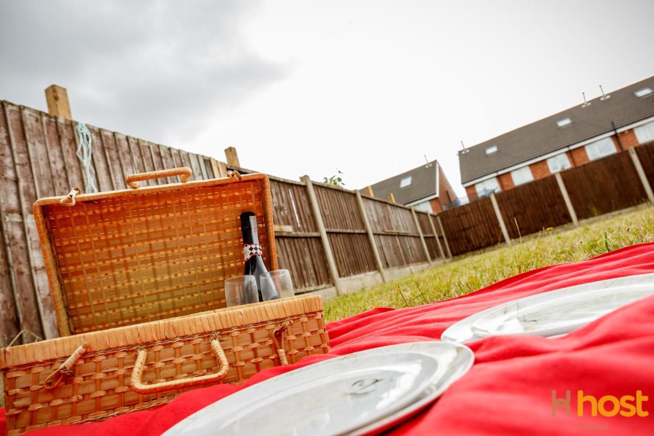 Guest house Host - In A Spacious Coliving And Coworking With Garden, And Parking Close To Centre Liverpool