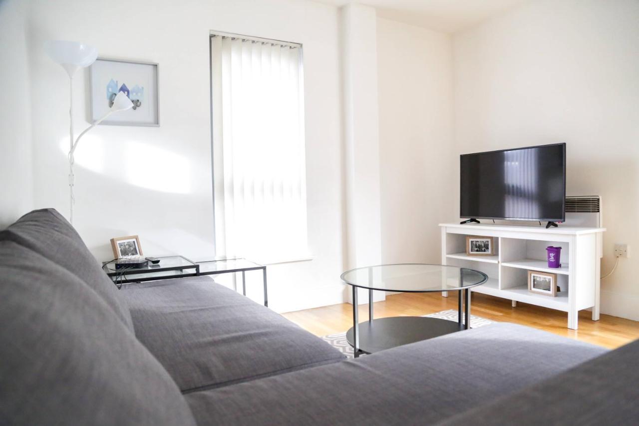 Serviced In Centre - Free Parking - Balcony - By Happy Days * Liverpool