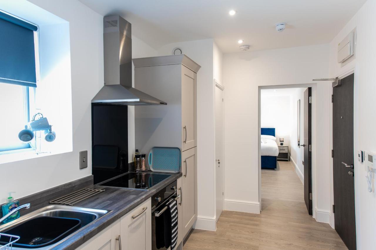 16 Queen Avenue Collection By Happy Days Apartment