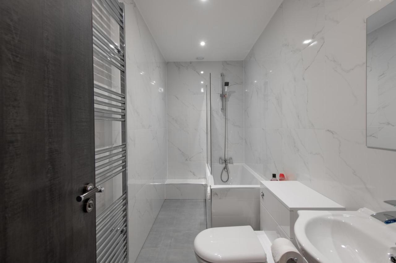 16 Queen Avenue Collection By Happy Days * Liverpool