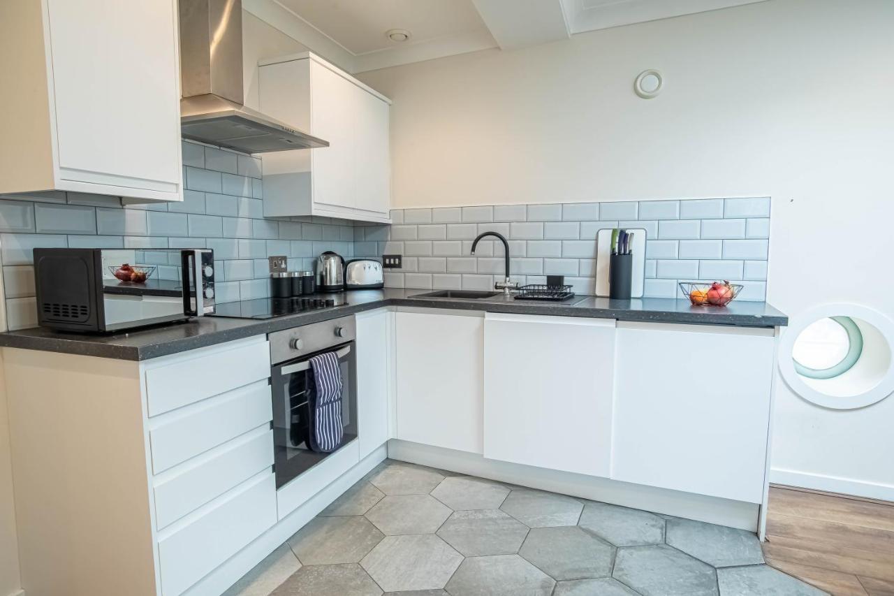Luxe Near Albert Docks - 3 Graces - One - Business, Contract & Corporate Ready Apartment
