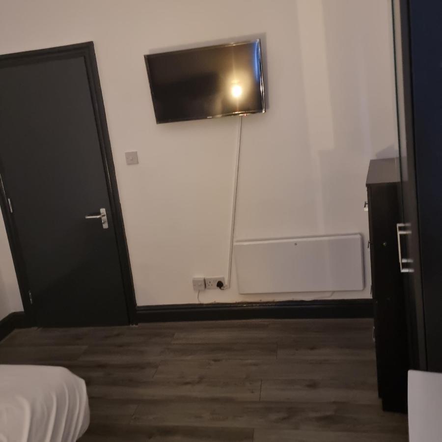 Beautiful 11-bed House In * Liverpool