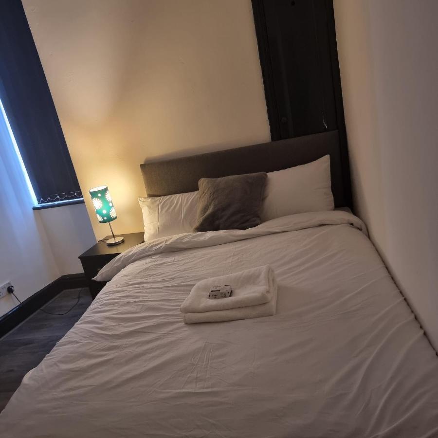 Beautiful 11-bed House In Holiday home Liverpool