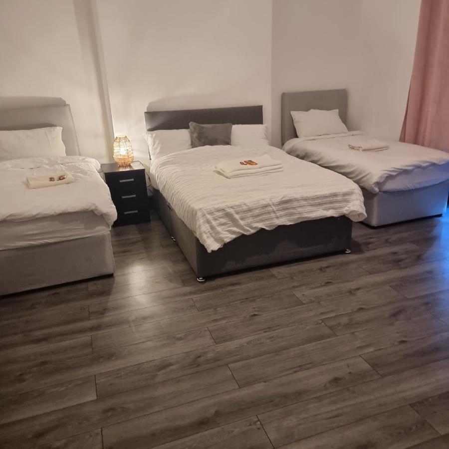 Beautiful 11-bed House In Holiday home Liverpool