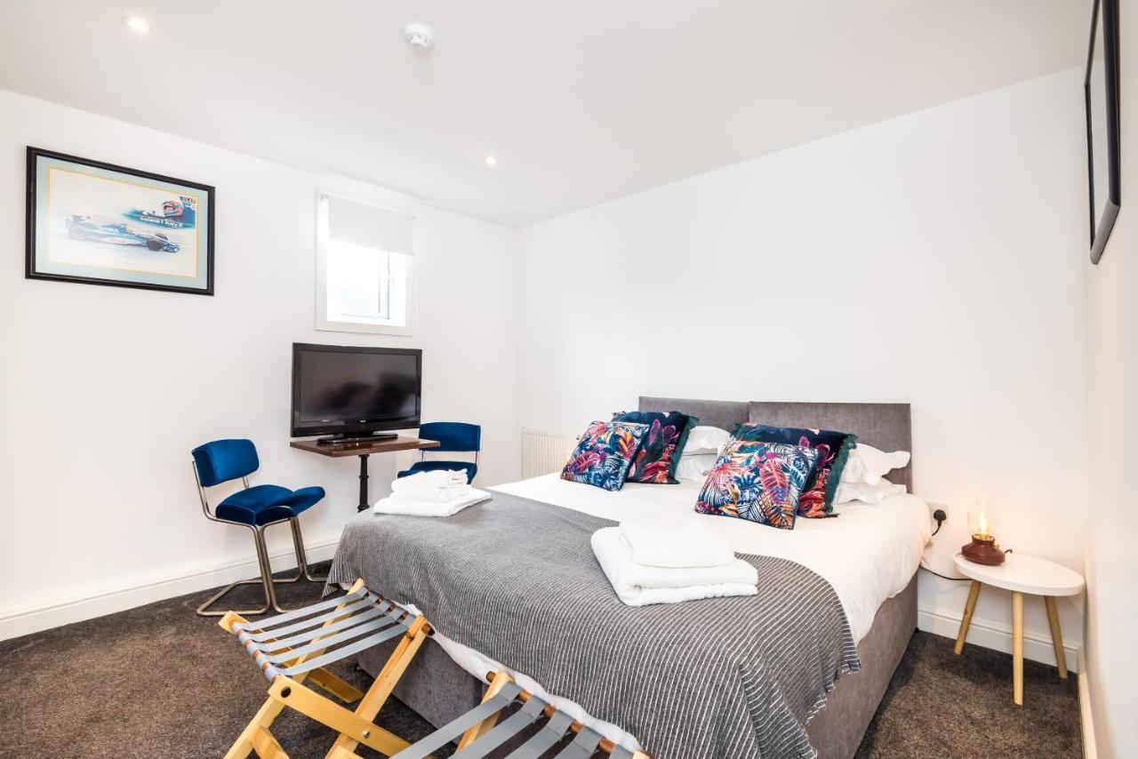 Holiday home Super Size Static Duplex Barge 3 Double Bedrooms 3 Triple Bedrooms With Modern En-suites *