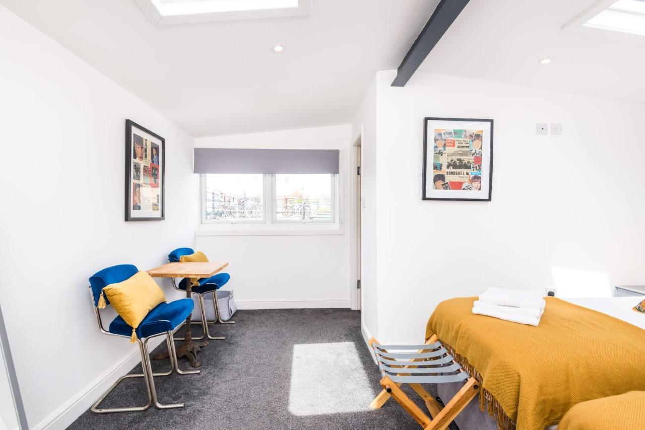 Super Size Static Duplex Barge 3 Double Bedrooms 3 Triple Bedrooms With Modern En-suites Holiday home *