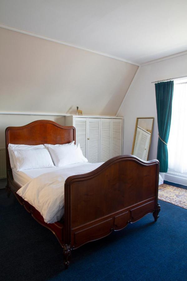 Square Tree House Bed & Breakfast 2*