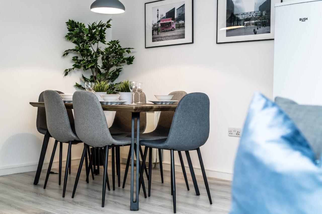 Apartment Host - 2-bedroom L1 - Sleeps 8! *