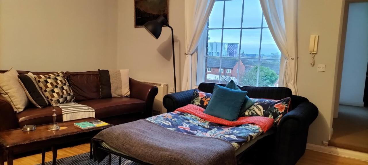 Characterful Abode With Free Parking. Apartment *