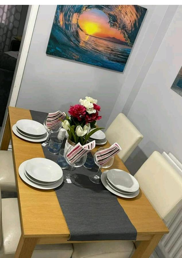 Cheerful 2 Bedroom House Apartment