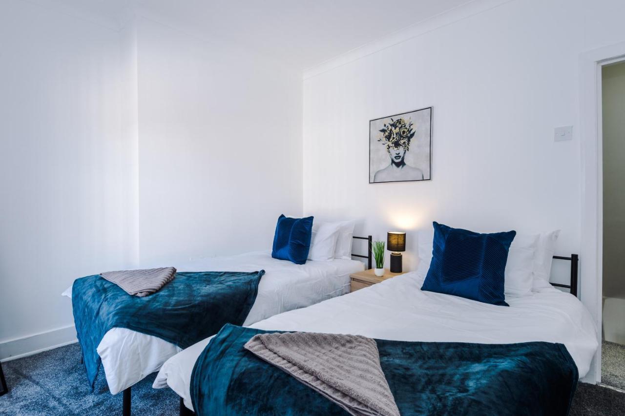 Stylish 2 Bedroom House, Entire Home, Free Parking, Wifi & Netflix Holiday home Liverpool
