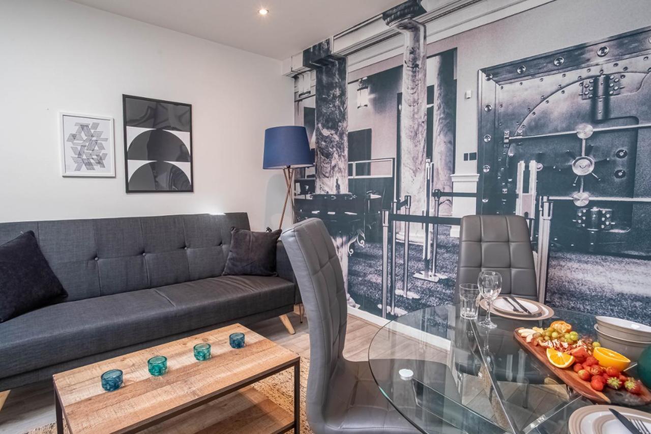 Luxe Near Albert Docks - 3 Graces - One - Business, Contract & Corporate Ready Apartment Liverpool