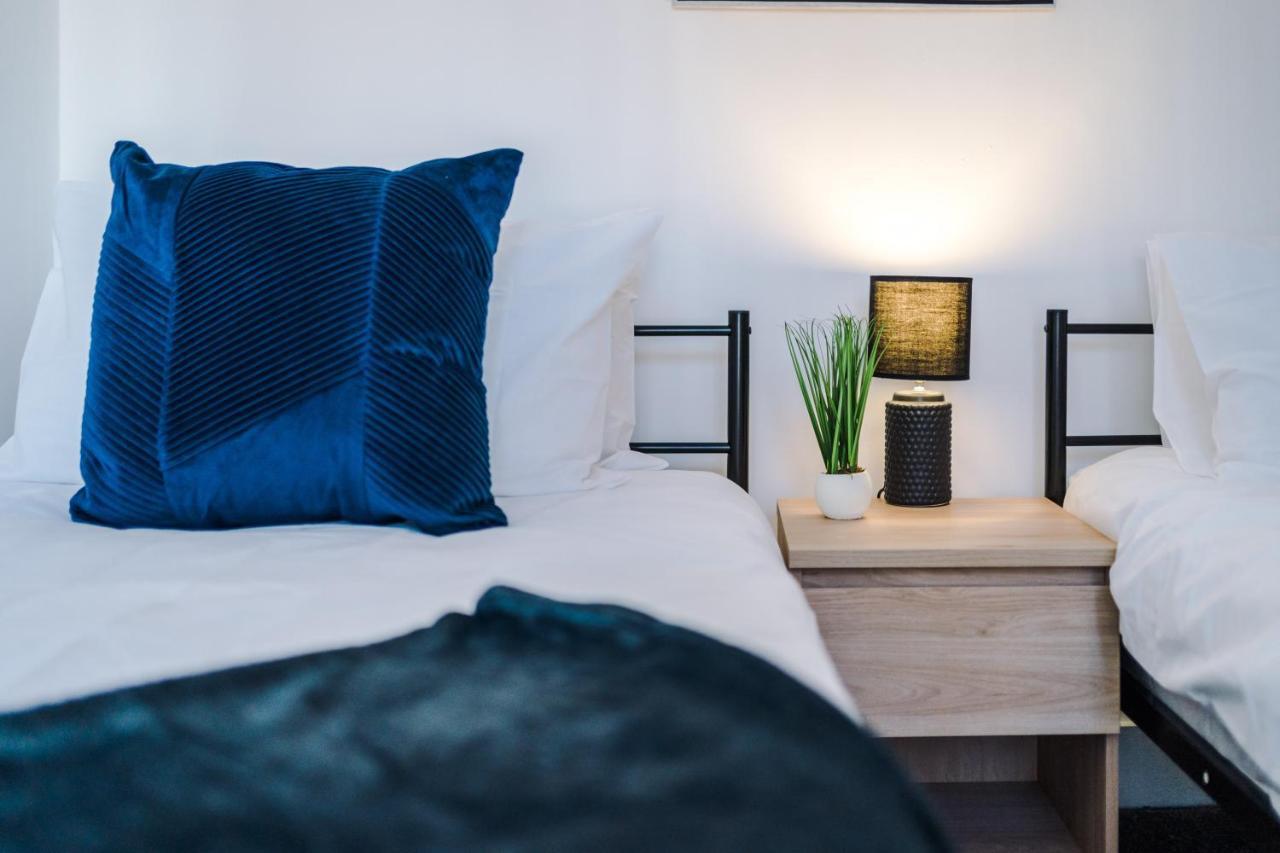 Stylish 2 Bedroom House, Entire Home, Free Parking, Wifi & Netflix Liverpool