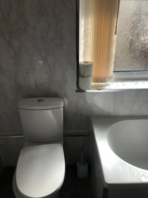 Modern 2 Bed Sleep 5 Close To Anfield Stadium *