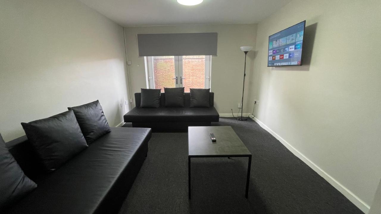 Mays Apartments: Centre Convenience With Free Parking 3*
