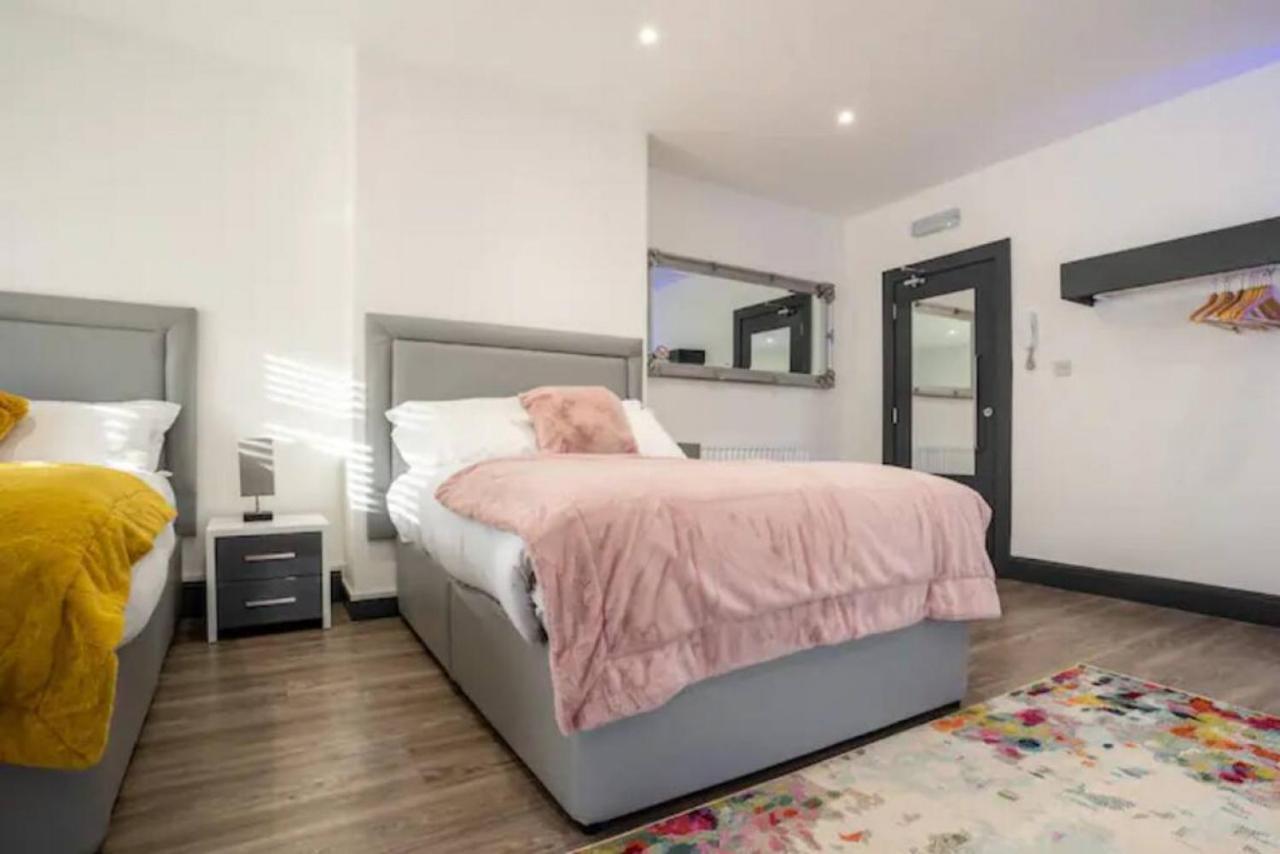 Host - Picton Party Ultimate Party Pad *