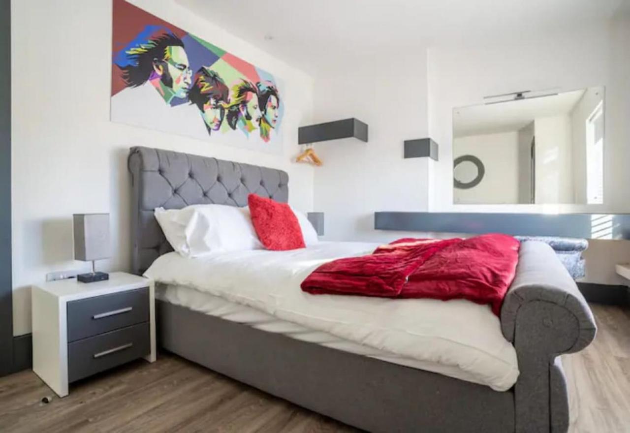 Host - Picton Party Ultimate Party Pad Liverpool