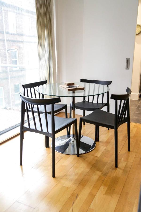 Apartment Serviced In Centre - Free Parking - Balcony - By Happy Days