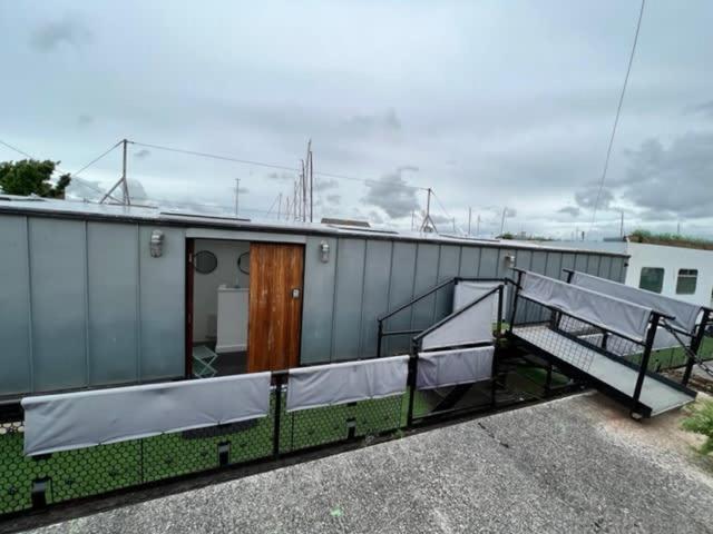 Super Size Static Duplex Barge 3 Double Bedrooms 3 Triple Bedrooms With Modern En-suites Liverpool
