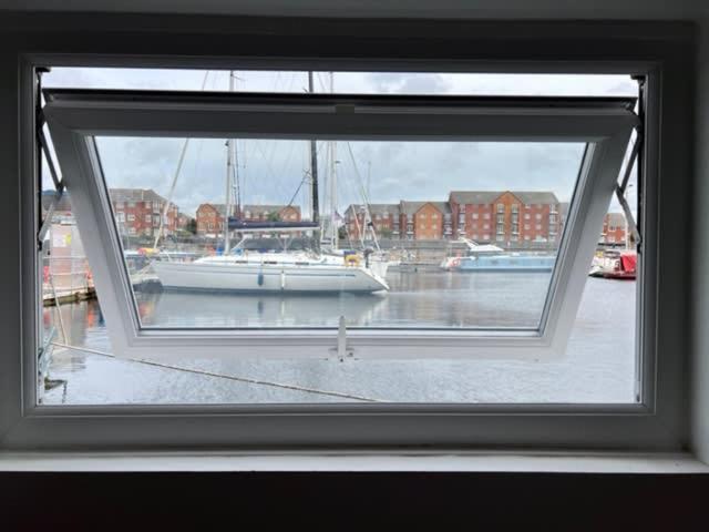 Super Size Static Duplex Barge 3 Double Bedrooms 3 Triple Bedrooms With Modern En-suites Holiday home *